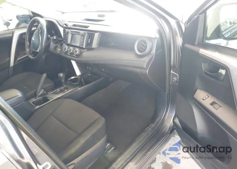 2017 Toyota Rav4 Le z USA, uszkodzony, nr VIN JTMZFREV0HJ102483